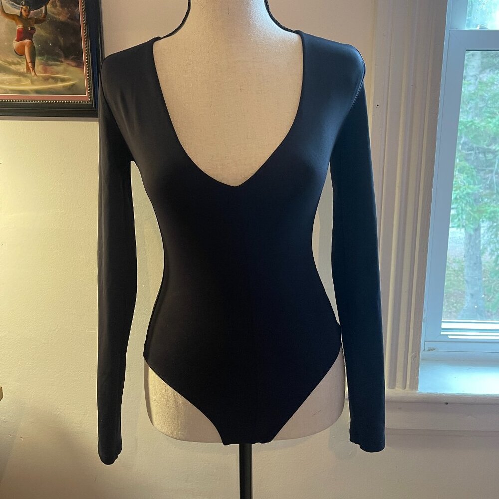 Babaton V-Neck Long Sleeve Bodysuit (XS, Black)